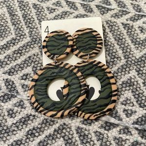 *3 for $12* Matte 2 Tone Zebra Earrings